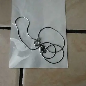 Kalung Titanium Wanita Rantai Silver Bulat Liontin Permata Satu Elegan Anti Karat Anti Luntur