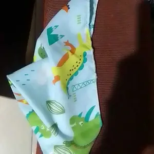 Bib Segitiga / Slaber Celemek Bayi Pakai Kancing - Tadah Iler Bayi - Tatakan Slabber Bayi