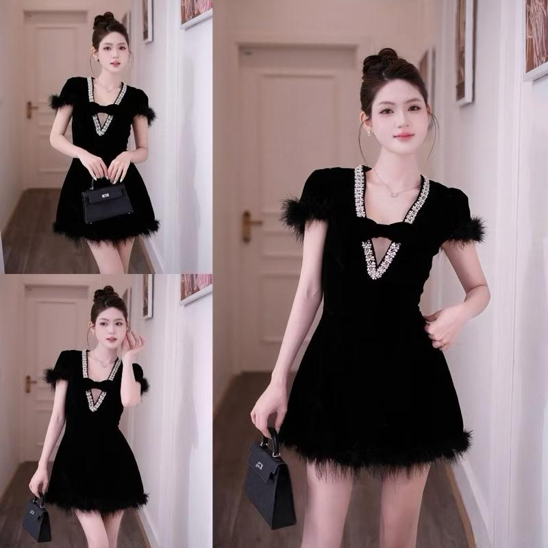 V568 VIP01 Váy Đầm Cộc Tay Khoét Ngực Đính Đá Mix Lông Váy Đi Tiệc Cổ V Đính Nơ Mix Đá Sang Trọng