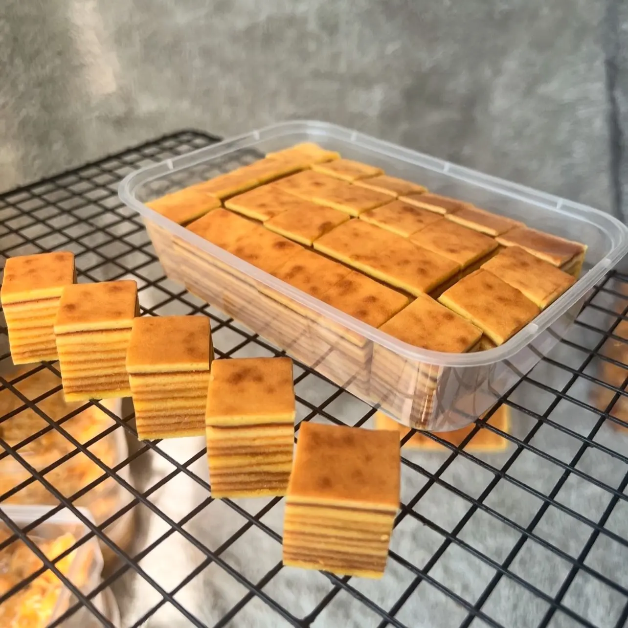 Lapis legit tanpa tepung dadu premium 24 potong (premium dadu)