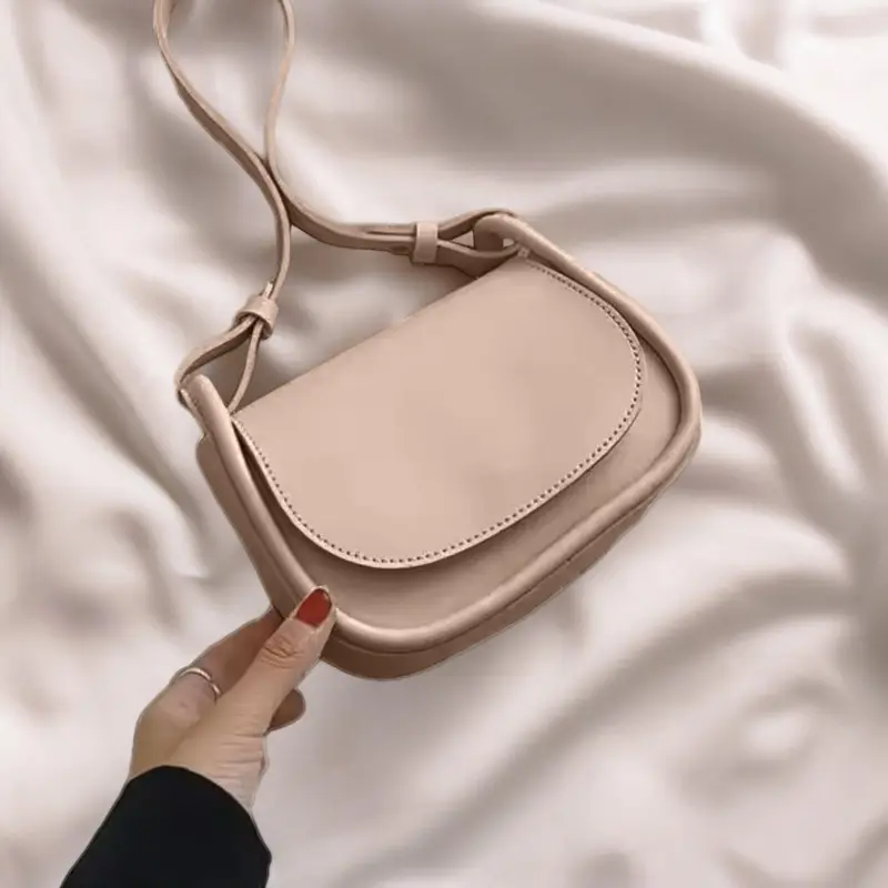 Mutiara Bags - Tas Selempang Wanita Kekinian LANNY minibag Muat HP Kulit Sintetis Polos Tersedia Hitam 4