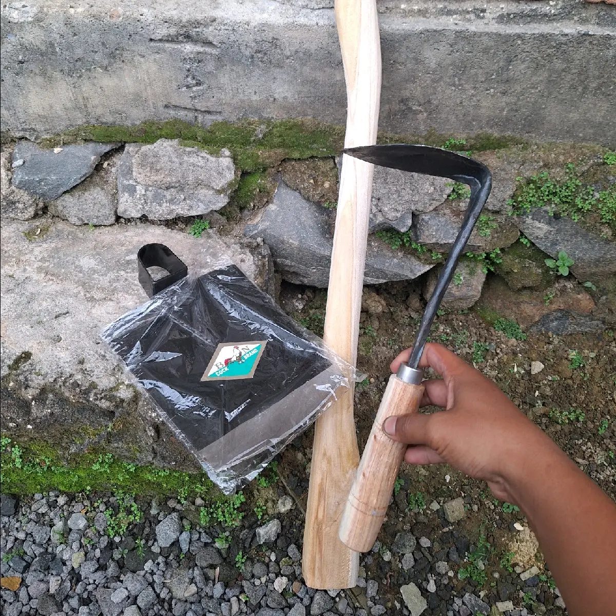 Paket cangkul tanah dan rumput isi 3 pcs - cangkul tanah cap jago doran kayu jati - cangkul rumput model miring baja asli