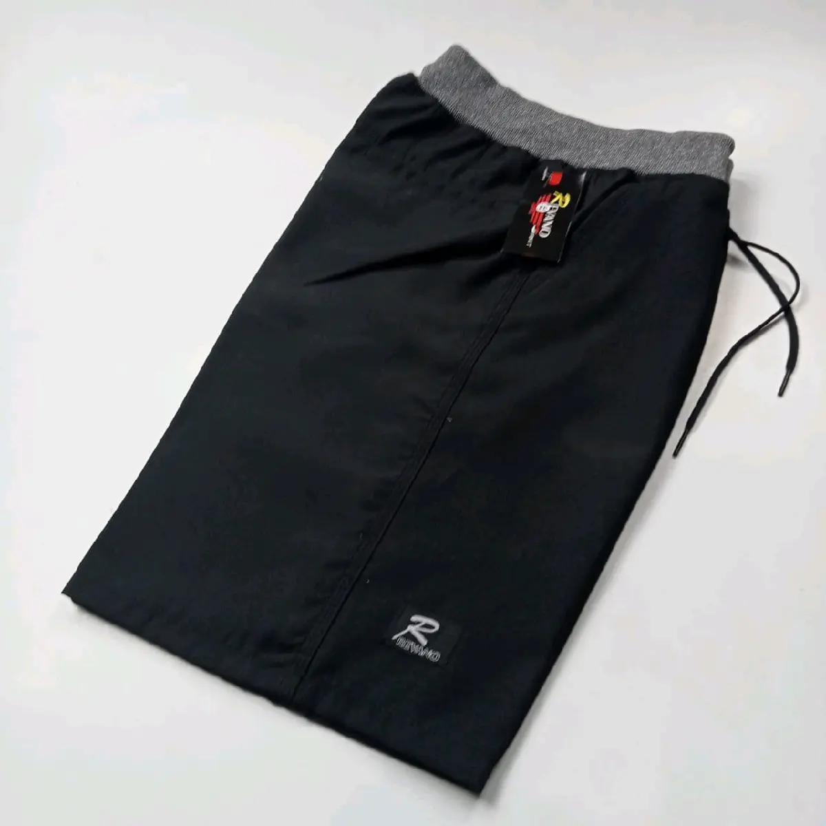 Celana pendek pria chinos kasual buat nongkrong tampil trendi Casual Distro Santai Lembut Nyaman
