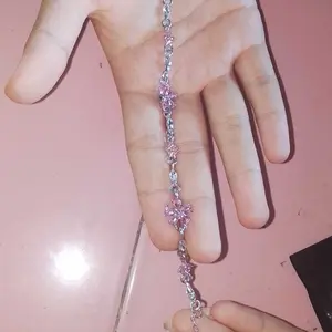 【Sktlz】 Gelang Sakura Merah Muda dengan Bunga untuk Wanita – Hadiah Spesial Sahabat Terdekat dengan Rantai Elegan