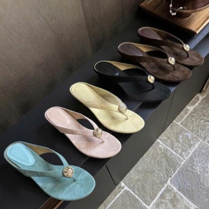 Dép Cao Gót Mũi tròn Gót 3cm Mới Nhất 2026 Phối Quai Kẹp xỏ ngón trang trí khóa rất xinh Có Đệm Mút Giúp Êm Chân- Chất da lộn và Tôn Da phù Hợp Công Sở, Đi Tiệc Ngày Hè V21