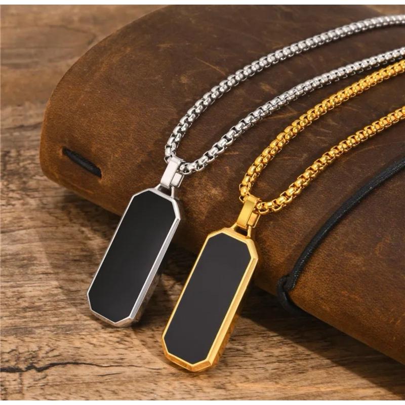 Kalung Titanium Liontin Persegi Hitam Pria Wanita Anti Karat Terlaris Bahan Tahan Karat Desain Menarik Cocok Sehari-hari