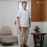 Gambar Hadinata Batik Premium Kemeja Pria Lengan Pendek Koko Dobby Zayn White - S dari Hadinata Batik Kab. Sukoharjo 3 Tokopedia