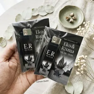 ( 50 Pcs ) SOUVENIR PERNIKAHAN Korek Api/Gas Custome Tema TANGAN Wedding Tema 11 Bisa Request Nama & Tanggal Acara kalian, Bahan Kertas Art paper 120 Berkualitas