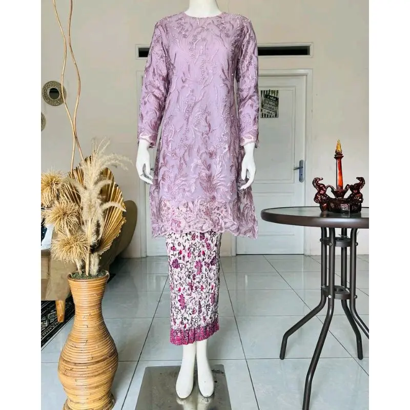 PROMO SETELAN KEBAYA TUNIK TILE, SET TUNIK TILEE KONDANGAN, WISUDA, LAMARAN, BRIDESMAIDS, PESTA, ETALASE INI SUDAH DAPAT TUNIK DAM ROK PLISKET NYA!!!. Motif Wanita 7