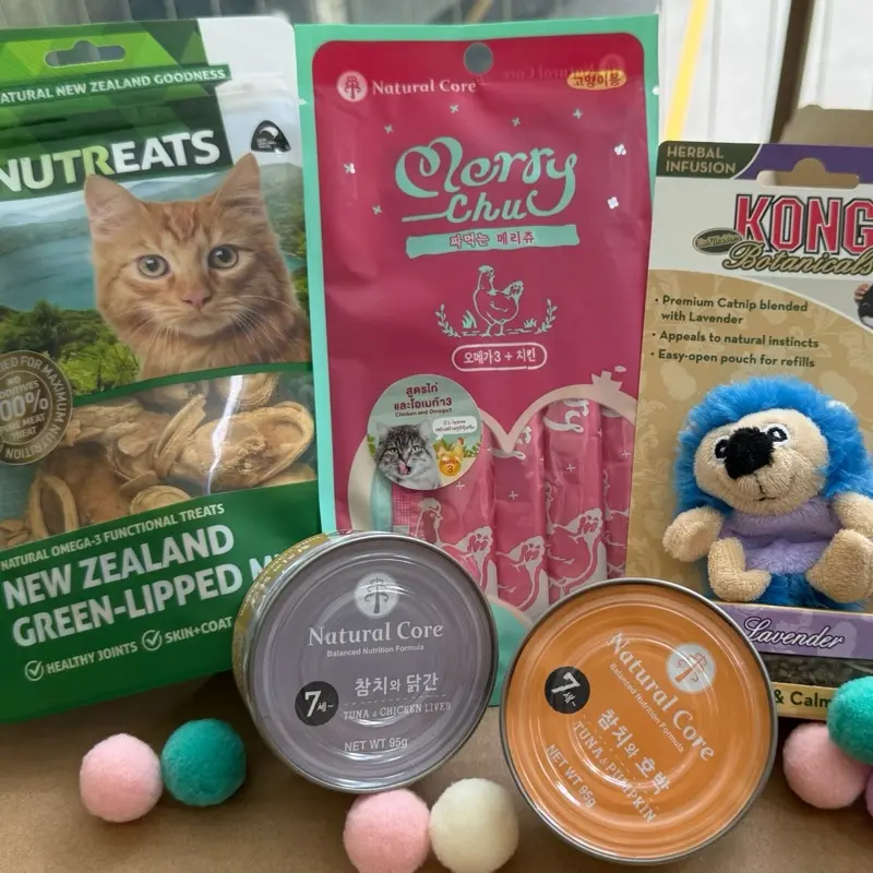 Standard MāoBox - Gift box for cats with treats, toys, food and goodies!