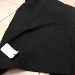 ROK KERJA WANITA / ROK SPAN REMPEL BELAKANG Hitam Muslim