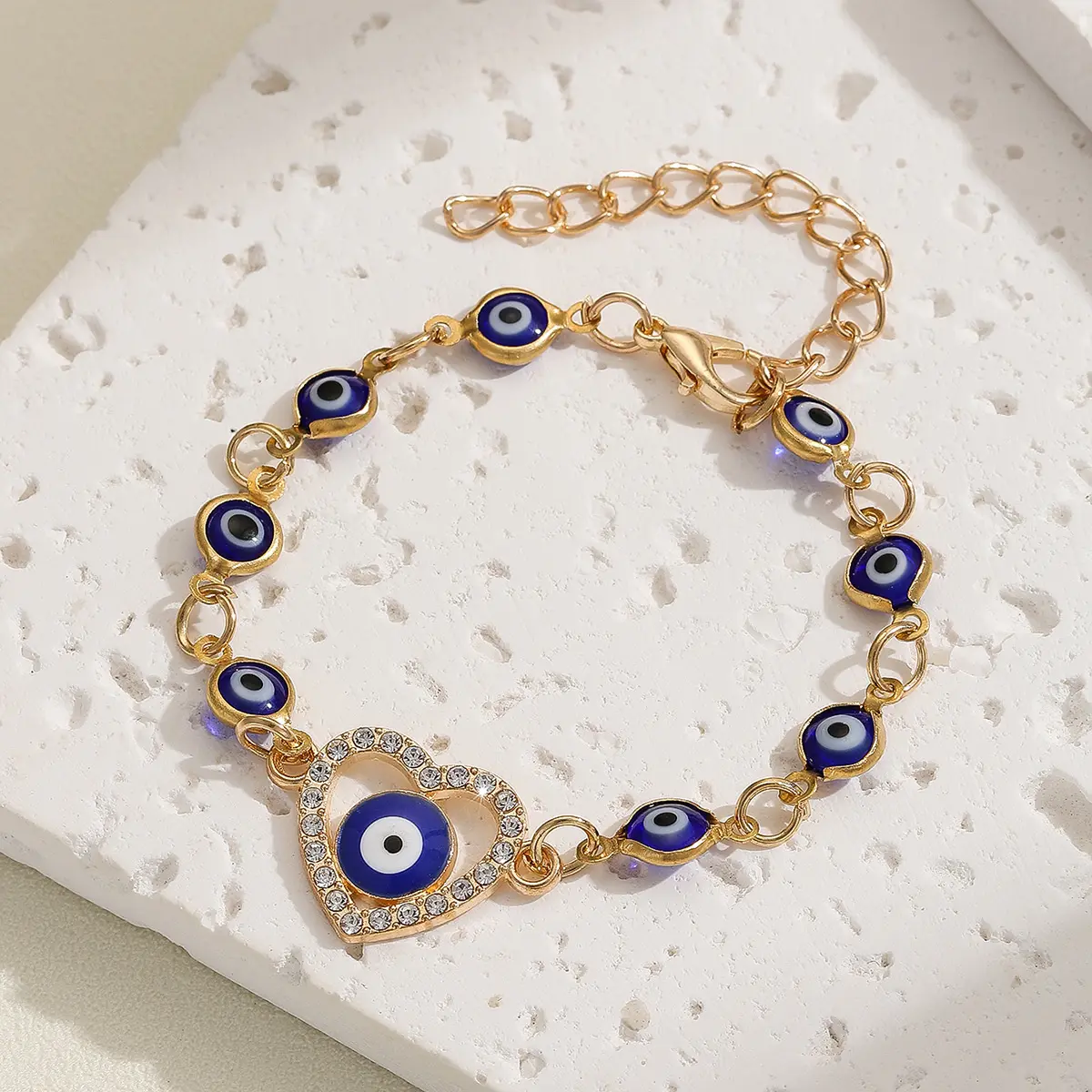 Fashion itemsEvil Eye Hand Ornament Turkey Devil's Eye Hollow Love Eye Exquisite Bracelet Bracelet