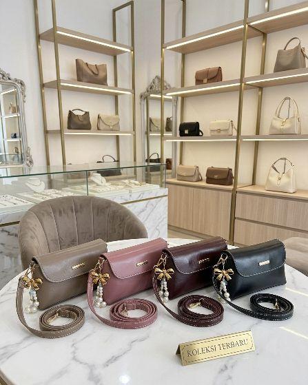 Lalastore1 Noa Bag Tas Selempang Wanita Bahan Kulit Model Simpel Elegan Free Gantungan Size 18*11*7 cm Koleksi Terbaru Slingbag