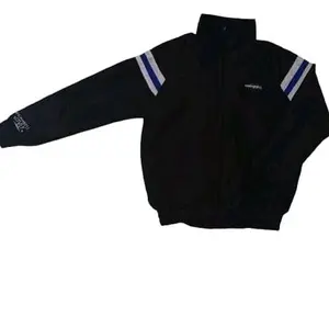 Grambell Jaket Hitam Gaya Sporty Elegan Bahan Nyaman Logo Khas Serbaguna untuk Berbagai Situasi Santai Varsity