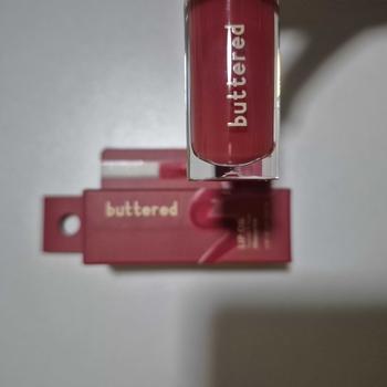 Product Review of Buttered Lip Oil  Instant Healthy Glow Melembabkan Mencerahkan dan Menutrisi Bibir dengan Sweet Almond Oil Peptide Vitamin C dan Jojoba Oil from D**e 0