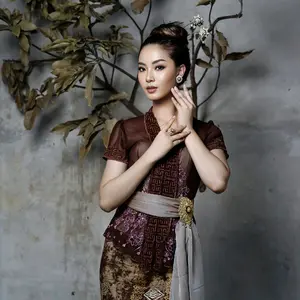 KEBAYA JADI _ NEW SAKURA ON MODEL tangan pendek by ANA KEBAYA   Atasan #kebayakain #kebayamodern #kebayaencim