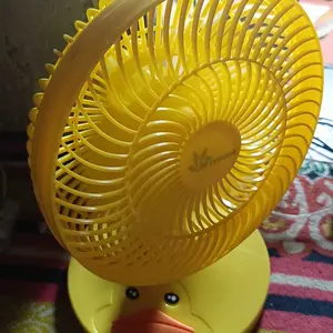 MIYOSHI Kipas Angin Karakter Ayam Bebek Hello Kitty Doraemon Panda Lucu untuk Anak Desk Fan Warna Cerah Desain Menggemaskan Cocok untuk Ruangan Anak