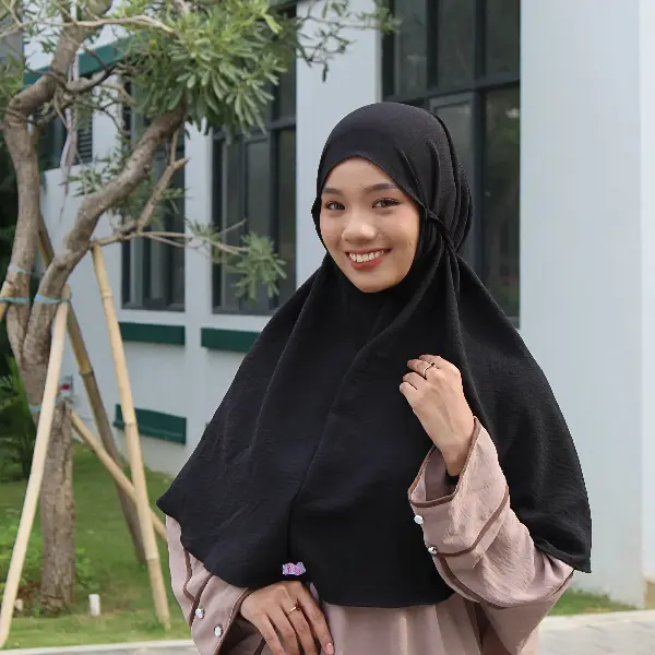 Bergo Crinkle - Kerudung Langsung Cantik- Bergo Jasmine Tekstur Rami Muslim Nyaman - Lami Hijab Hitam Simple Instan Panjang 1