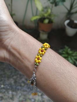 Product Review of Sunflower Bead Bracelets Gelang Manik Aesthetic from g**i ୨** 0