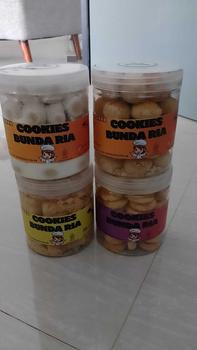 Product Review of Paket Castangel,kacang,nastar,bola² susu from D**n b**n N** 2** 2