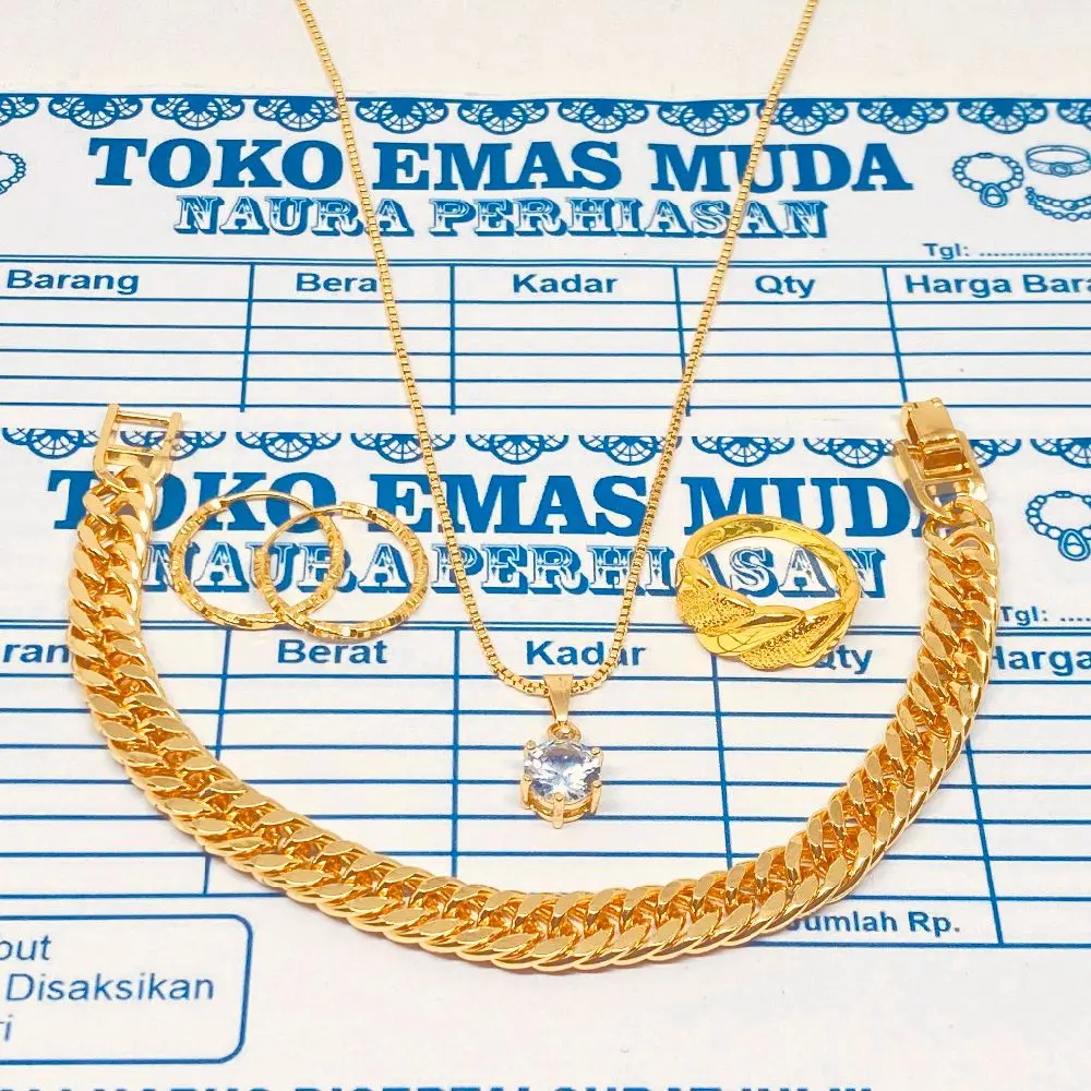 SET PERHIASAN WANITA KALUNG ITALI LIONTIN PERMATA PUTIH DAN GELANG RANTAI BRACELET NEW DESIGN FREE CINCIN DAN ANTING MOTIF SPIRAL BERLAPIS EMAS MUDA TERLARIS