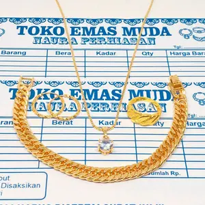 SET PERHIASAN WANITA KALUNG ITALI LIONTIN PERMATA PUTIH DAN GELANG RANTAI BRACELET NEW DESIGN FREE CINCIN DAN ANTING MOTIF SPIRAL BERLAPIS EMAS MUDA TERLARIS