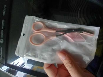 Product Review of Portable Eyebrow Trimming Tool for Women Professional Eyebrow with Comb Brow Tool Accessories from I**V 0