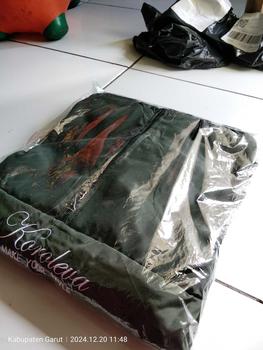 Product Review of Jaket pria distro Bandung hoodie keren grosir pakaian pria jaket pria keren jaket cowok jaket parasut jaket parasut pria jaket parka jaket pria distro Nyaman   parasut cougle Bomber Waterproof Semi Casual Logo Bordir Hitam Tebal jersey set from I**a F**i 1
