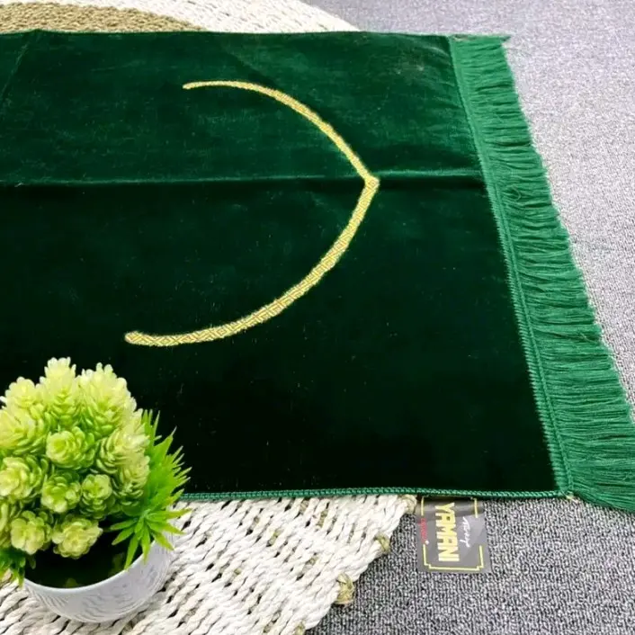 Sajadah Yamani Polos Sajadah Turkiye Turki Dewasa Ukuran 110x70cm Motif Muslim Traveling Hitam 2