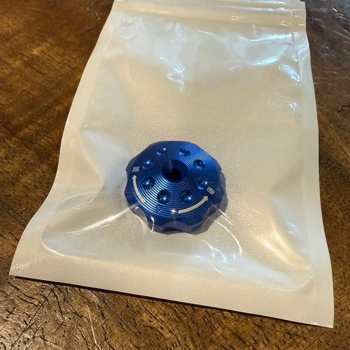 Gambar OHLINS Cap Knob adjuster CNC setelan universal all tipe Ohlins shock - RED dari skuterkoloni Kab. Badung 5 Tokopedia