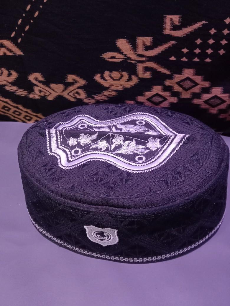 Product Introduction of Peci Asaghofah, Songkok Kopiah Pria Muslim Asaghofah Logo Terompah Warna - Desain Unik Hitam, Lingkar Kepala 51-59 cm - Motif, Dewasa 4