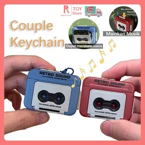 igoods.rose Versi Audio Tape Recorder KeychainCouple Gantungan Kunci Rekam Lagu Unik CoupleKotak Musik Kayu Gantungan Kunci Retro Souldold School Bentuk Radio Lagu Keychain Couples