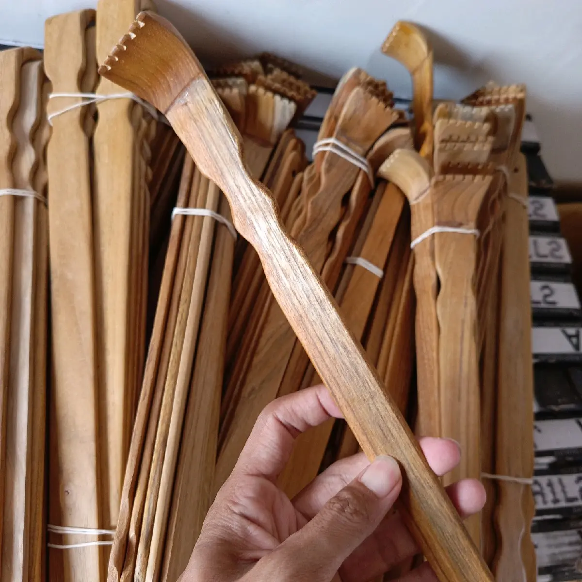 garuk punggung manual dari kayu/Terapi pijat punggung