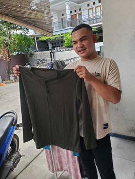 Product Review of KAUS KANCING WAFFLE LENGAN PANJANG PRIA MODEREN TERBARU Baju Hitam from s**u B**a 2