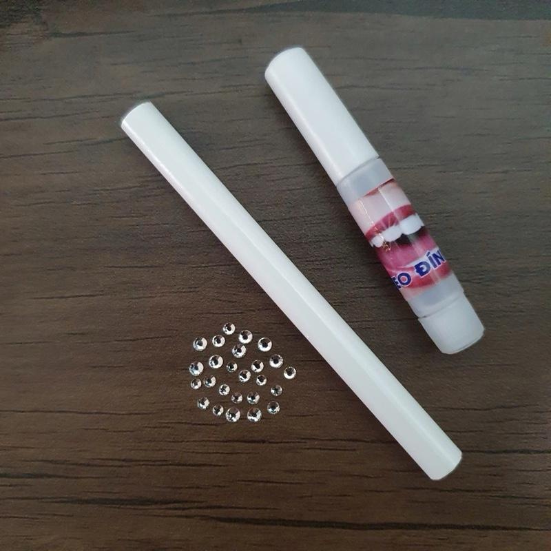 Set 12 Viên đá đính răng chân bằng tặng kèm keo dán và bút. Có kèm hướng dẫn