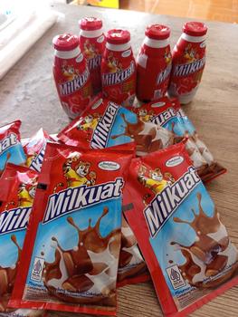 Product Review of paket 15 milkuat(5 botol susu milkuat jeruk/stroberi  65ml + 10 pcs susu milkuat bantal Cokelat/stroberi 50ml)milk from K**p 0