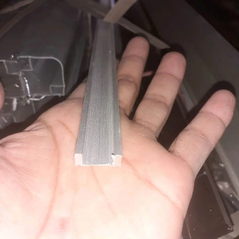 Rel U / Rel bawah untuk etalase - Furniture