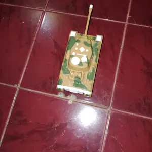 Mainan Mobil Tank bisa jalan ada lampu dan suara