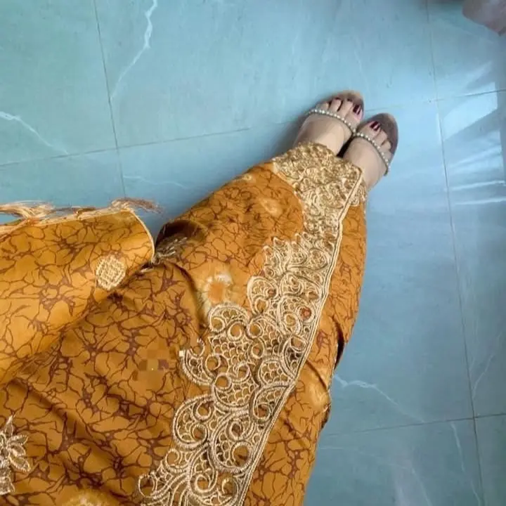 Kuning kunyit / gold