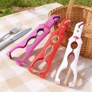 多機能3in1 耐熱シリコン製グリップ付きボトルオープナー＆食器用トレイ、電子レンジ対応。キッチンに欠かせないアイテム