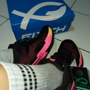 Fixch Sepatu Voli Cruiser