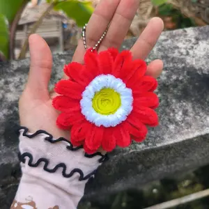 Ganci Kawat Bulu Cermin dengan Bentuk Unik cute