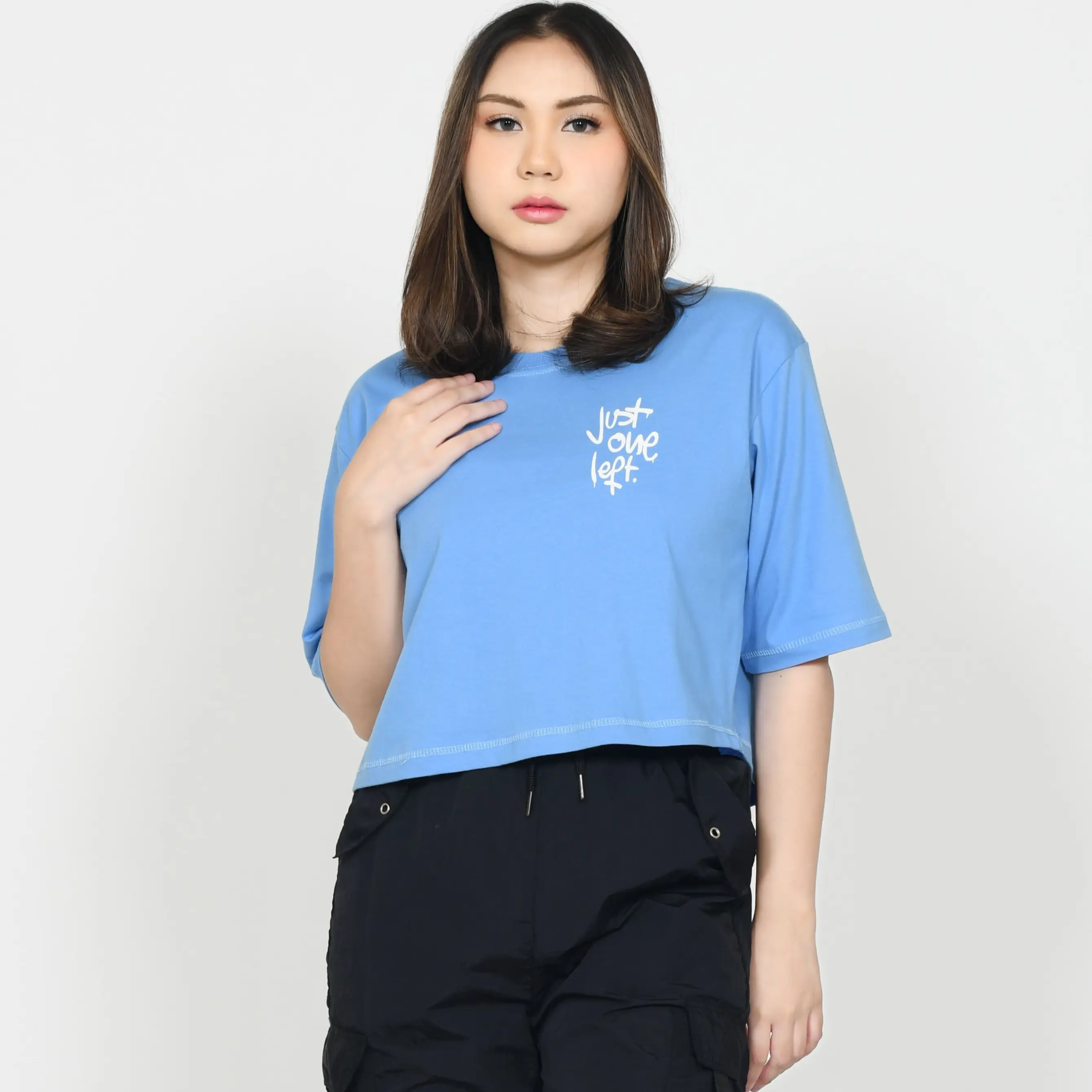Kaos Croptop Oversize - Kaos Distro Unisex - Kaos Atasan Oblong Cotton Combed 24s - Varian Just One Biru Muda - Hitam