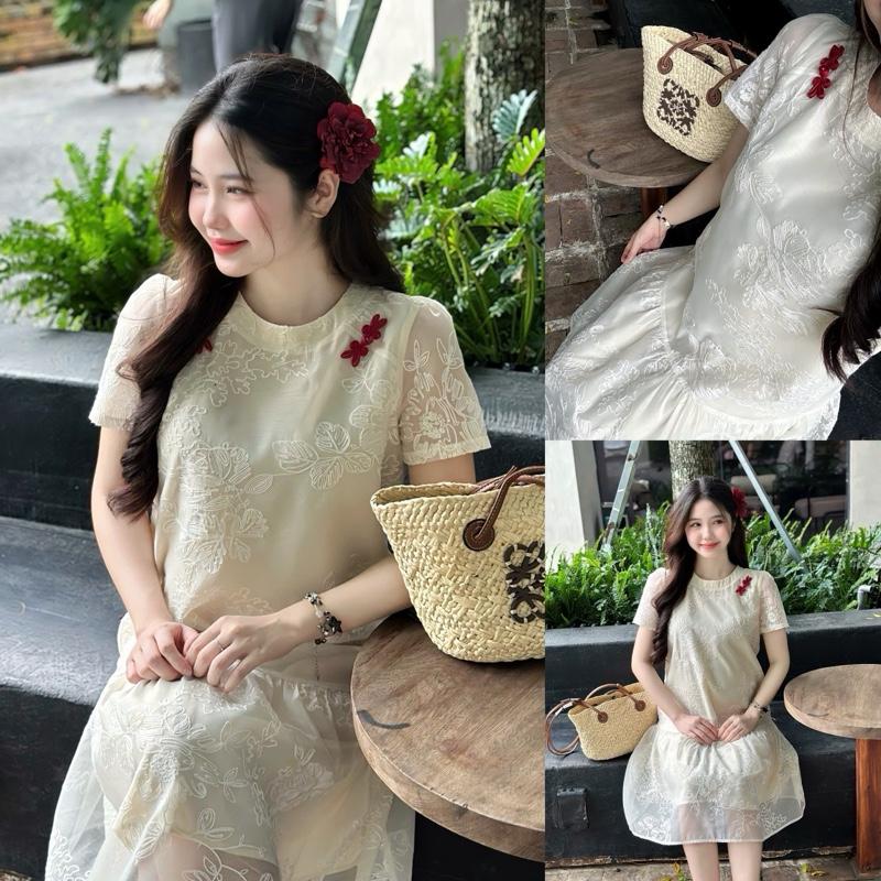 Đầm bầu Moly thêu hoa đính 2 nơ đỏ cổ tròn form đuôi cá trẻ trung thanh lịch 2 lớp