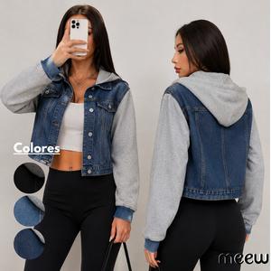 Chamarra de mezclilla con gorro desmontables y mangas de sudadera