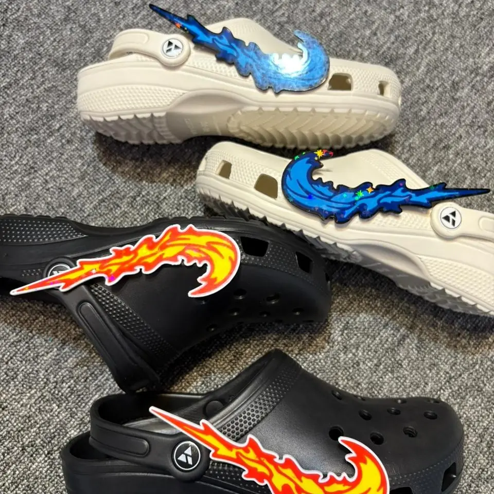 Pin Hologram Motif Api Hiasan Sandal Sepasang Competible with Accesories Hiasan Sandal Baim Bapau