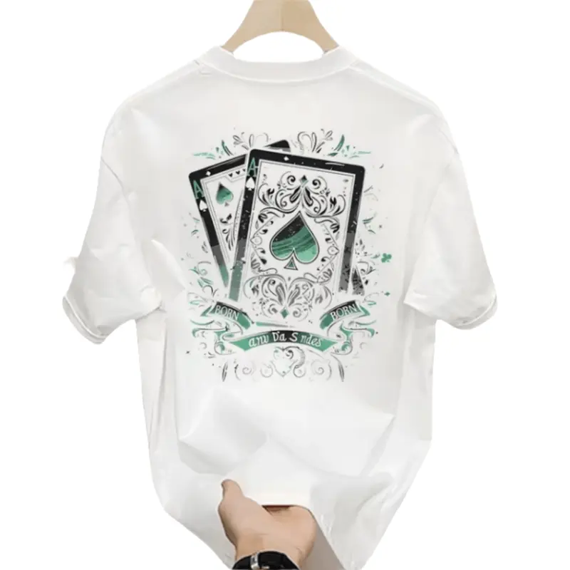 dengan gaya streetwear T-shirt custom yang memberikan kesan tubuh lebih langsing 1