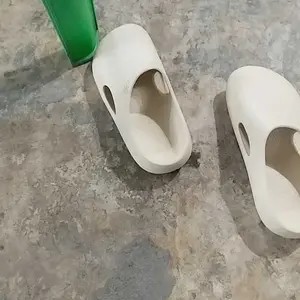 2026 Sandal Selop EVA penawaran khusus cloud bounce cat paw sandal anti-selip nyaman bagian bawah lembut dalam di luar ruangan pria dan wanita pasangan beraneka warna kualitas panas gaya panas hitam putih shoes pantai sendal