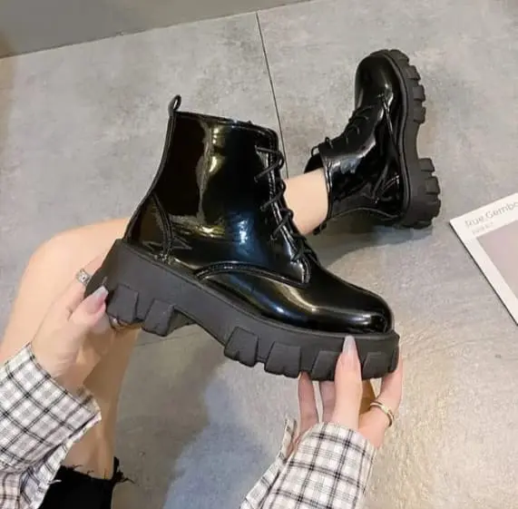 MDS Sepatu Boots Wanita Glossy Hitam Casual BLI Hits Trendy 0