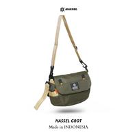 Gambar HASSEL GROT Tas Selempang Pria Casual Sling Bag Serut Mini Untuk HP - Black dari Hassel Indonesia Kota Tangerang 2 Tokopedia